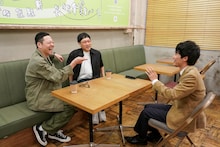 左から東野幸治、南海キャンディーズ山里、シンクロニシティ西野。