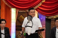 アフレコに挑戦するアンタッチャブル山崎（中央）。(c)テレビ朝日