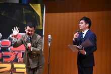 「M-1グランプリ2023」予選1回戦でMCを務めたザ・パンチ。