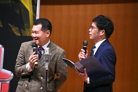 「M-1グランプリ2023」予選1回戦でMCを務めたザ・パンチ。