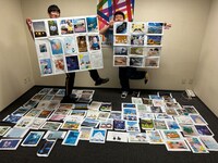 リスナーから大量に届いた暑中見舞い。