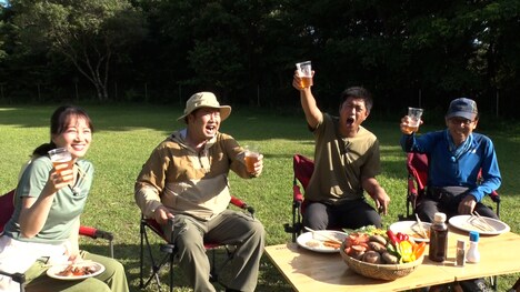 左から、崎山一葉、とにかく明るい安村、パンサー尾形、具志堅用高。(c)BS11