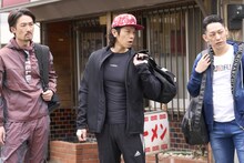 品川庄司・庄司（中央）