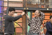 左からフットボールアワー後藤、JP。(c)読売テレビ