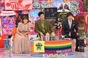 MC側の（左から）樋口日奈、小籔千豊、蛍原徹。