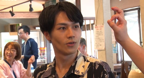 ロケ中の松田元太（Travis Japan）。(c)テレビ東京