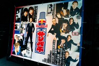 「Red Bull サンパチ」のエントランスに飾られていたパネル。（撮影：中尾貫太）