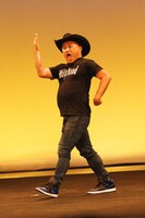 2023年開催「ツアー野グソ」に出演するハリウッドザコシショウ。