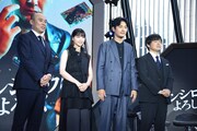 左から関和亮、西野七瀬、松田龍平、バカリズム。