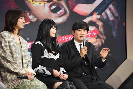 左から門脇麦、真木よう子、劇団ひとり。