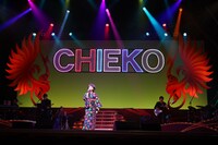 「水谷千重子50周年記念公演」歌謡ステージの様子。