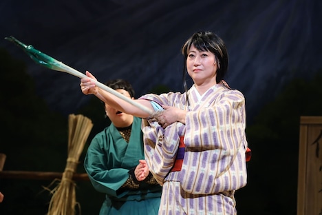 「水谷千重子50周年記念公演」お芝居ステージの様子。