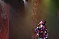 「水谷千重子50周年記念公演」歌謡ステージの様子。