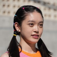 高石あかり演じる鍵谷美晴。