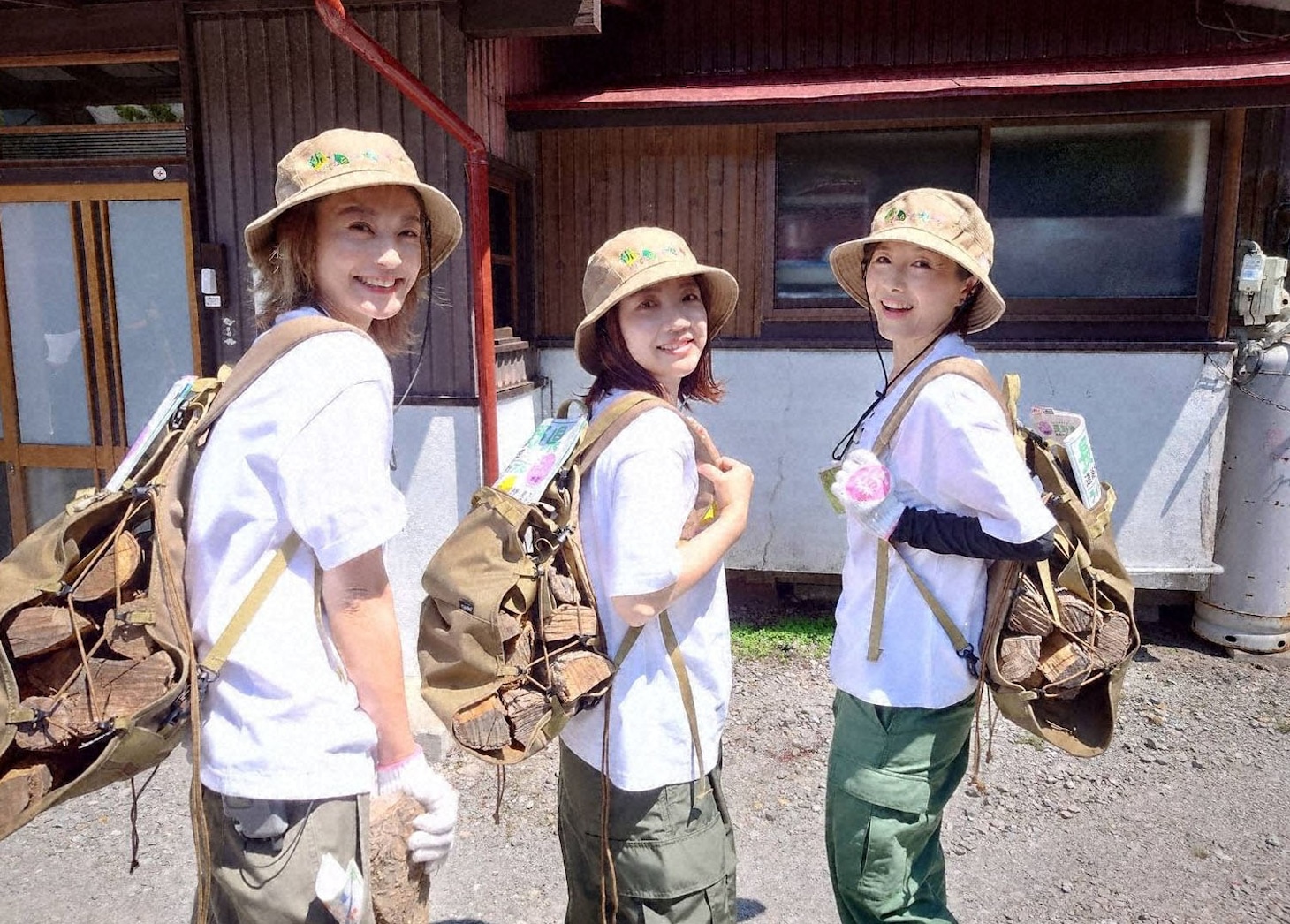 左から西山茉希、3時のヒロイン福田、水野真紀。(c)テレビ東京