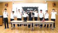 「学校かくれんぼ」の出演者たち。(c)フジテレビ