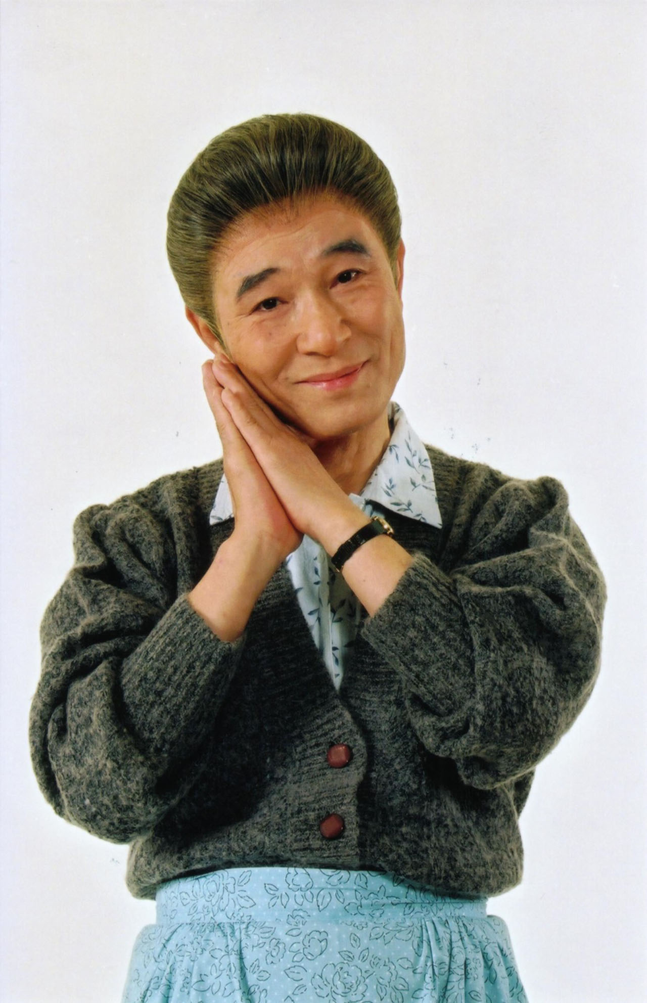 桑原和子に扮する桑原和男。（写真提供：吉本興業）