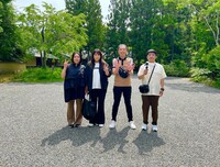 左から海原やすよ ともこ、中川家。(c)読売テレビ