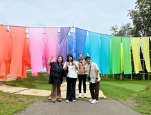 左から海原やすよ ともこ、中川家。