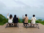 左から海原やすよ ともこ、中川家。(c)読売テレビ