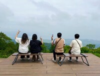 左から海原やすよ ともこ、中川家。(c)読売テレビ