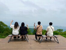 左から海原やすよ ともこ、中川家。(c)読売テレビ