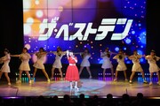 「未知やすえ 60祭 還暦記念特別公演」の様子。