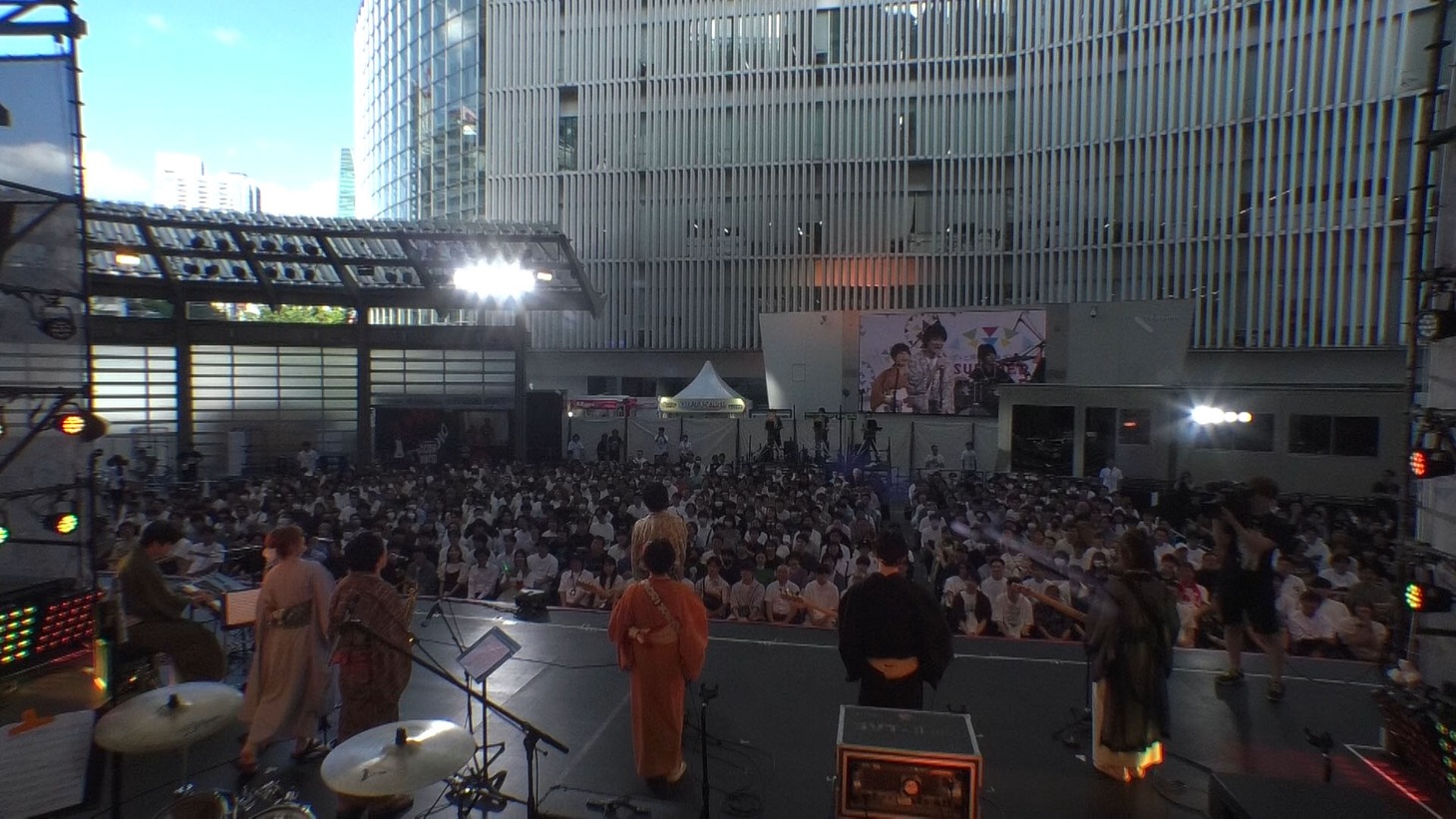 「週刊ダウ通信presentsダウ90000 夏の八演会」の様子。