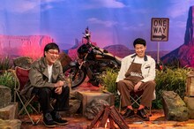 南海キャンディーズ山里と小籔千豊。(c)ABCテレビ