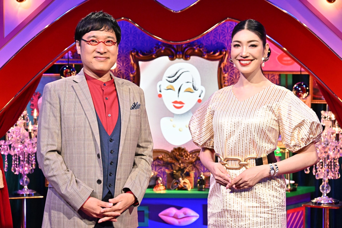 南海キャンディーズ山里とアン ミカ。(c)TBS