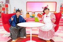 爆笑問題・太田扮する平賀源内（左）と香取慎吾扮する慎吾ママ。(c)NHK