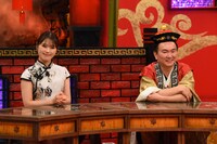 左から渋谷凪咲、かまいたち山内。(c)関西テレビ