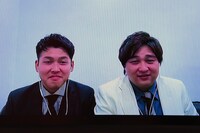 リモートで出演するダブルヒガシ。(c)関西テレビ