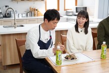 左からコウケンテツ、吉岡里帆。