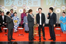 清水けんじ（右から2番目）