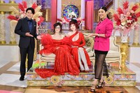 左から平成ノブシコブシ吉村、叶姉妹、アンミカ。(c)日本テレビ