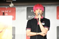 質疑応答の場面で、報道陣から個人的に気になることや悩みも募集するEXIT兼近。