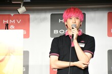 質疑応答の場面で、報道陣から個人的に気になることや悩みも募集するEXIT兼近。