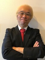 オール巨人に扮するプラス・マイナス兼光。