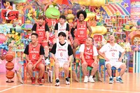「バスケ日本代表応援芸人」たち。(c)テレビ朝日