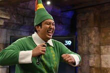 陽気に登場したレインボー・ジャンボたかお。