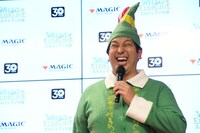 妖精に扮するレインボー・ジャンボたかお。