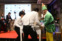 裏方としても奮闘する妖精（レインボー・ジャンボたかお）。