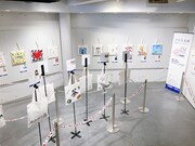 「第17回ROOTOTEチャリティーイベント」展覧会の様子。