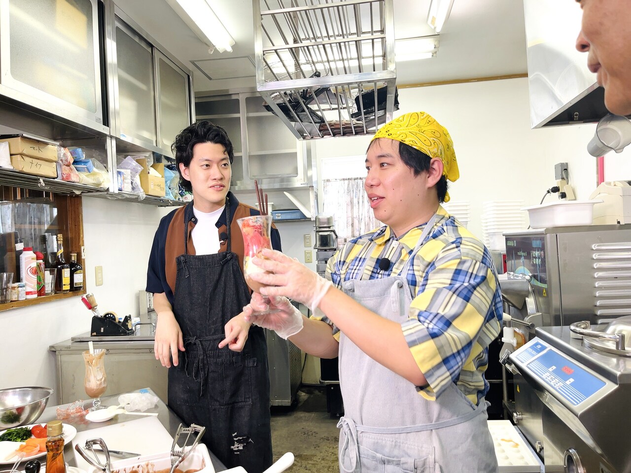 霜降り明星がケーキ屋で体験ロケ、粗品「ジェラートだ～い好き♡」