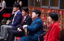 左から土田晃之、内村光良、ハリセンボン。