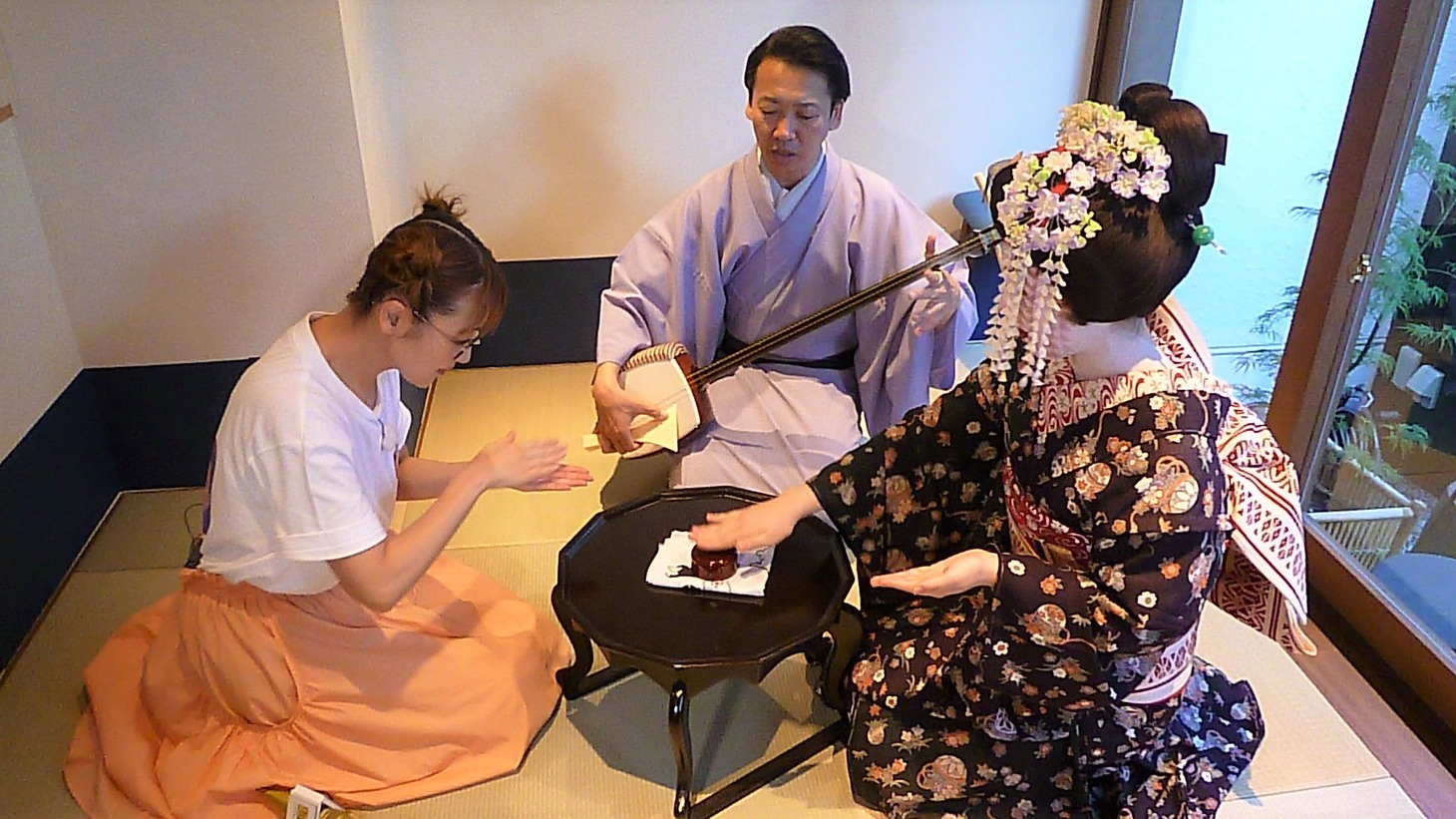 鈴木奈々によるロケの様子。