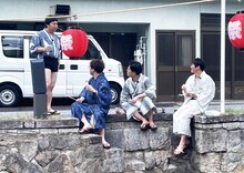 浴衣で京都を散歩するロングコートダディとマユリカ。