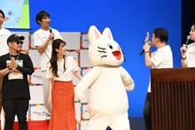 ノンタンにハイタッチを無視されるアインシュタイン稲田（右）。