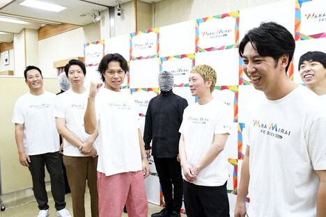 「ガッツ！」を披露するフースーヤ田中ショータイム。